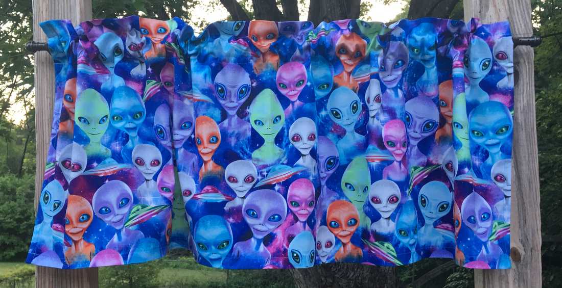 Space Aliens Spaceships Extraterrestrial Martian UFO Creatures From Outerspace Universe Citizens From Mars Galaxy Purple Blue Cotton Valance